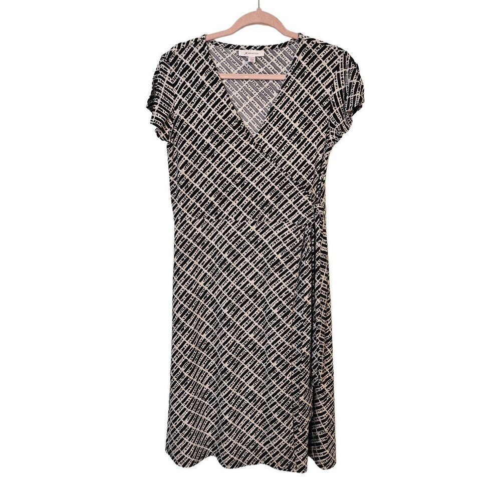 JM Collection black/tan/white printed wrap style short sleeved dress. Size M.